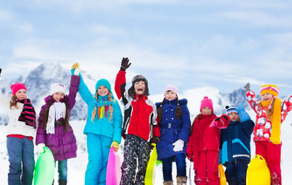 moll Gesundes Lernen - Schnee - Winter Kinder spielen im Schnee, Bewegung