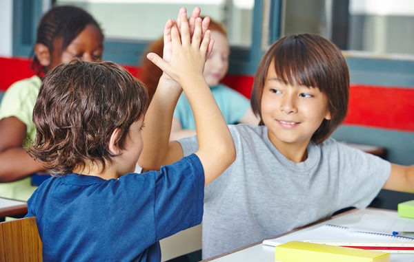 moll Gesundes Lernen - Kinder - rückenfreundlicher Lernplatz - Schule gemeinsam Lernen, Schulklasse, höhenverstellbarer Schreibtisch