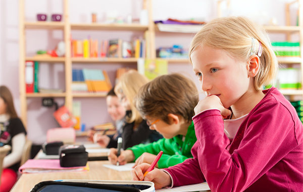 moll Gesundes Lernen - Schule - Klassenzimmer - Lehrer - Schüler - Schreibtisch - mitwachsender Kinderschreibtisch