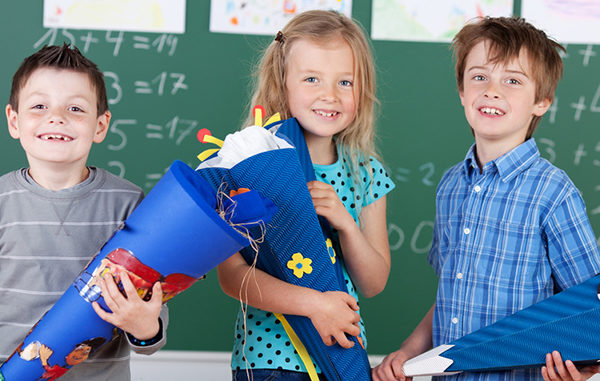 2015_KW18_Einschulung mit 5_moll_gesundes Lernen_Schule_Kinder Kinder, Einschulung, moll, Kinderschreibtisch, gesundes Lernen, Schultüte