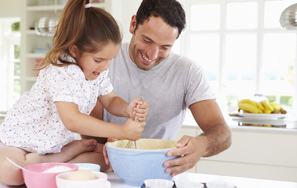 Gesundes Lernen moll Papa Vater_Kind_Beziehung Erziehung moll, Gesundes Lernen, Kinderschreibtisch, Natur, Bewegung, Tipps