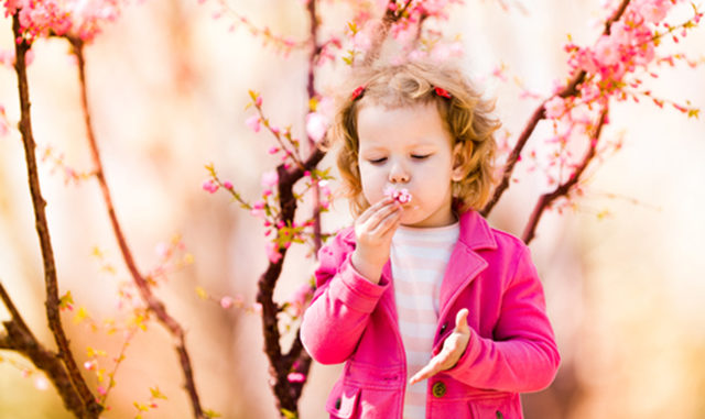 Kind im Frühling