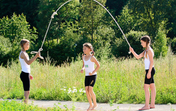 moll Gesundes Lernen - Seilspringen - Sommer Natur, Bewegung, gemeinsame Tätigkeit