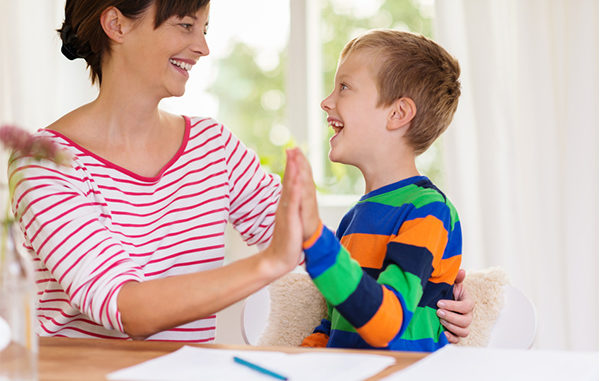 moll Gesundes Lernen - Hausaufgaben - Schreibtisch - Haltung Eltern helfen - Kinder lernen - Schreibtisch